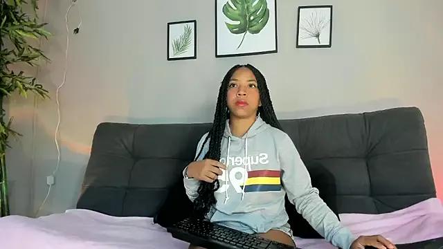 Discover our girls online shows and discover the company of countless livestreamers, with stunning shapes, sex toys and more.
