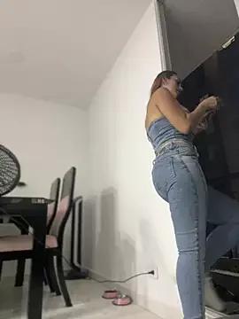 Discover our girls online shows and discover the company of countless livestreamers, with stunning shapes, sex toys and more.