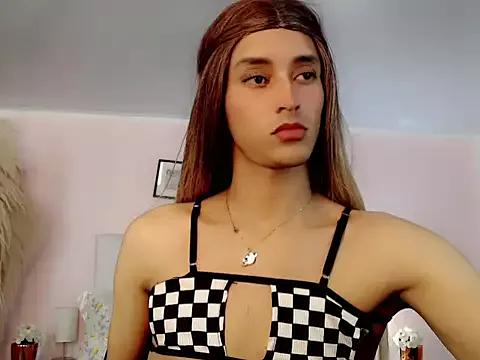 Discover our girls online shows and discover the company of countless livestreamers, with stunning shapes, sex toys and more.