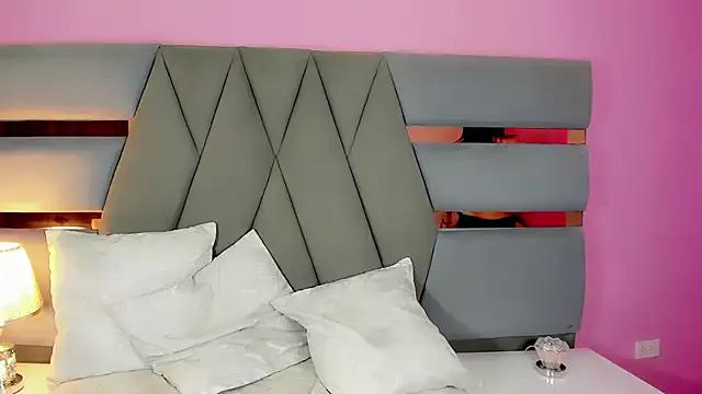 samantha_brucess from StripChat is Freechat