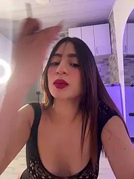 Discover our girls online shows and discover the company of countless livestreamers, with stunning shapes, sex toys and more.