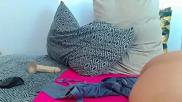 samantha_ferrer28 from StripChat