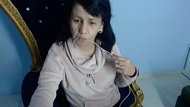 Samantha_Redsx21 from StripChat