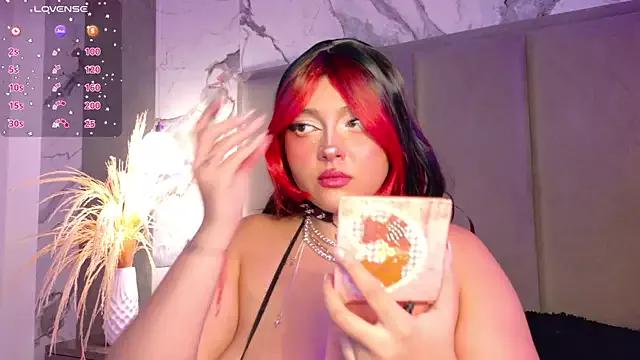 SamanthaaReed from StripChat is Freechat