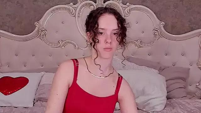 Discover our girls online shows and discover the company of countless livestreamers, with stunning shapes, sex toys and more.
