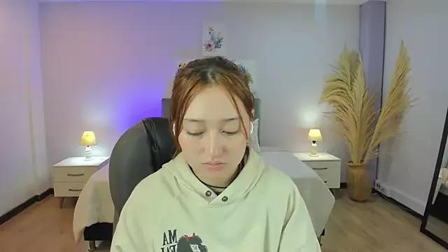 Discover our girls online shows and discover the company of countless livestreamers, with stunning shapes, sex toys and more.