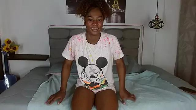 Discover our girls online shows and discover the company of countless livestreamers, with stunning shapes, sex toys and more.