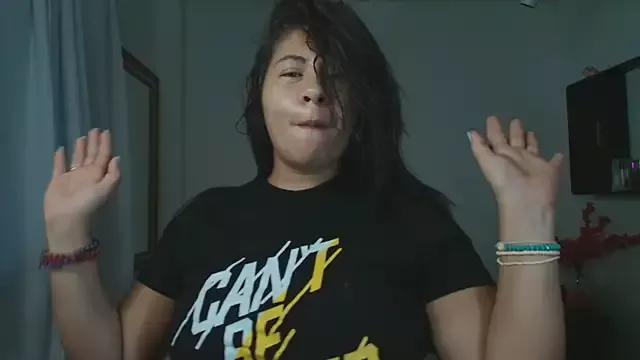 Discover our girls online shows and discover the company of countless livestreamers, with stunning shapes, sex toys and more.