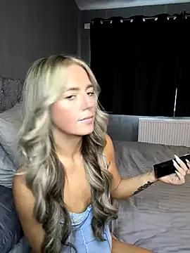 Discover our girls online shows and discover the company of countless livestreamers, with stunning shapes, sex toys and more.