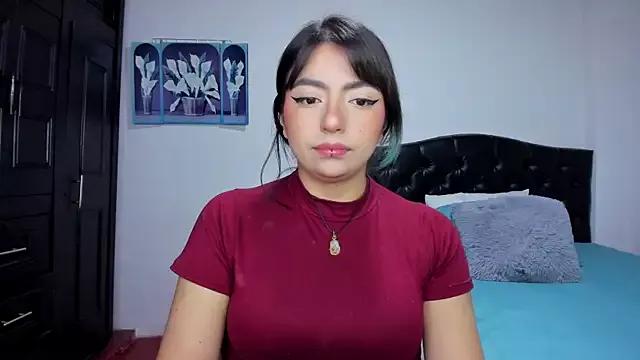 Discover our girls online shows and discover the company of countless livestreamers, with stunning shapes, sex toys and more.