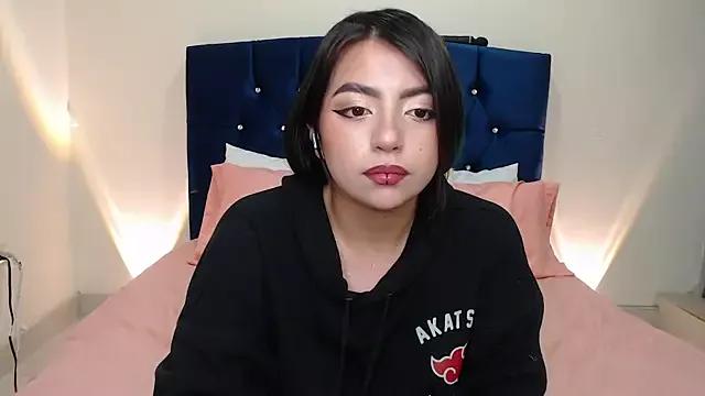 Discover our girls online shows and discover the company of countless livestreamers, with stunning shapes, sex toys and more.