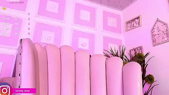 Discover our girls online shows and discover the company of countless livestreamers, with stunning shapes, sex toys and more.