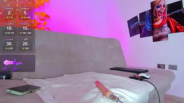 Discover our girls online shows and discover the company of countless livestreamers, with stunning shapes, sex toys and more.