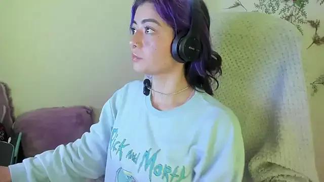 Discover our girls online shows and discover the company of countless livestreamers, with stunning shapes, sex toys and more.