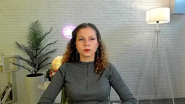Discover our girls online shows and discover the company of countless livestreamers, with stunning shapes, sex toys and more.