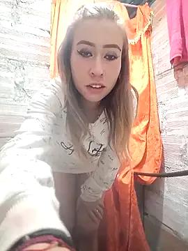 Discover our girls online shows and discover the company of countless livestreamers, with stunning shapes, sex toys and more.