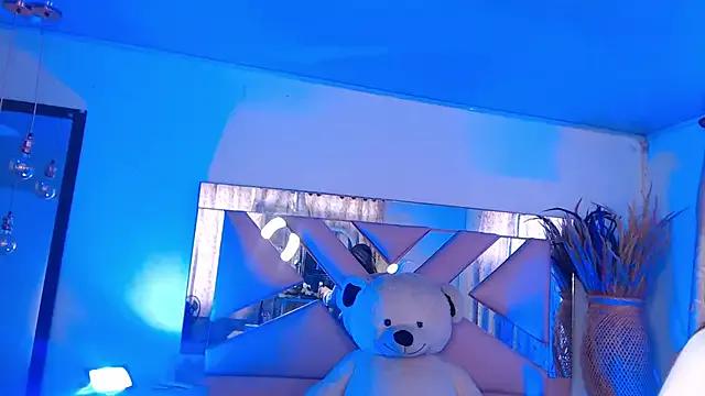 Discover our girls online shows and discover the company of countless livestreamers, with stunning shapes, sex toys and more.