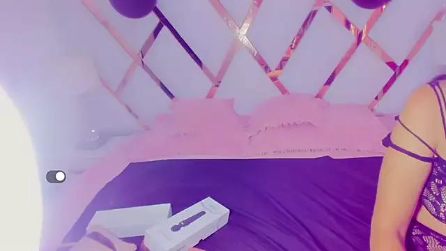 samymilf4 from StripChat is Freechat