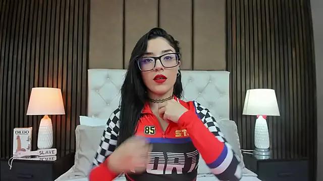 Discover our girls online shows and discover the company of countless livestreamers, with stunning shapes, sex toys and more.