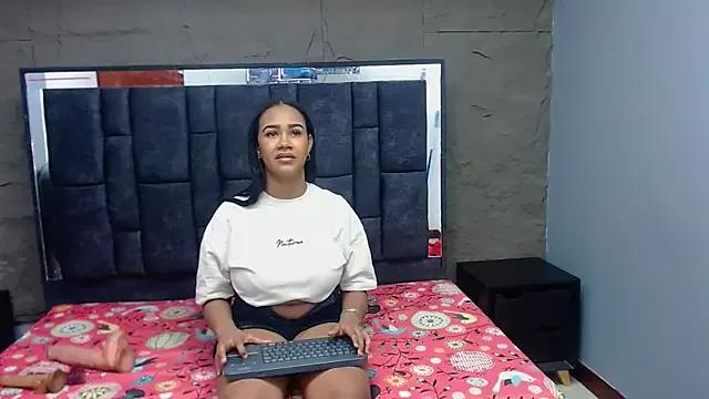 Discover our girls online shows and discover the company of countless livestreamers, with stunning shapes, sex toys and more.