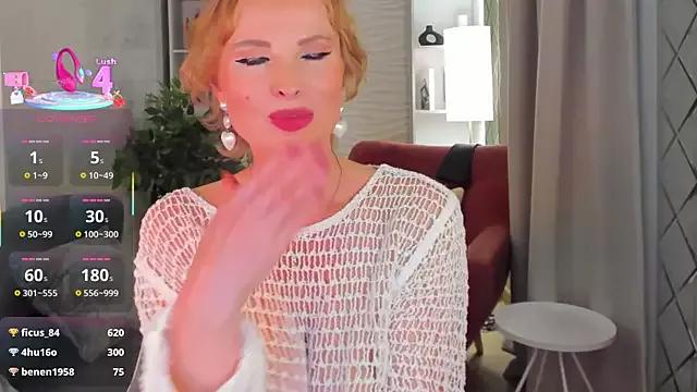 Discover our girls online shows and discover the company of countless livestreamers, with stunning shapes, sex toys and more.
