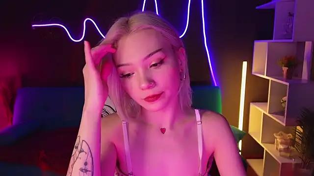 Discover our girls online shows and discover the company of countless livestreamers, with stunning shapes, sex toys and more.