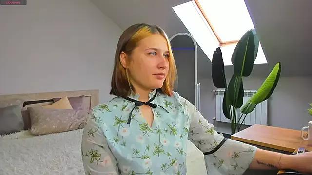 Discover our girls online shows and discover the company of countless livestreamers, with stunning shapes, sex toys and more.