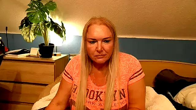 Sandy-Summer from StripChat is Freechat