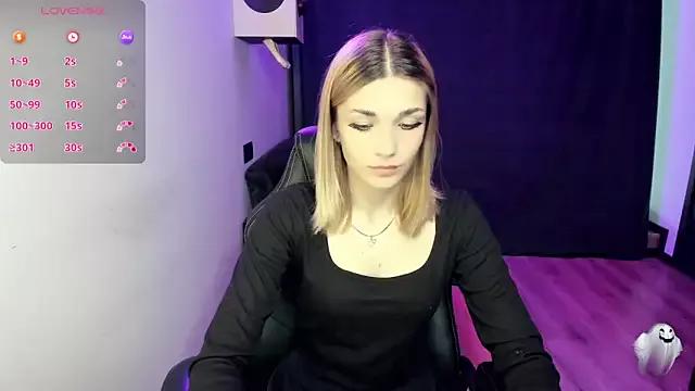 Discover our girls online shows and discover the company of countless livestreamers, with stunning shapes, sex toys and more.