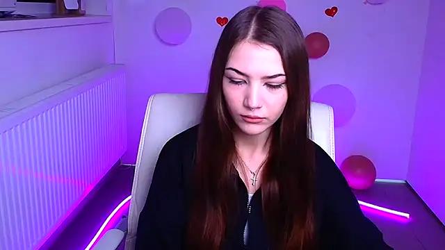 Discover our girls online shows and discover the company of countless livestreamers, with stunning shapes, sex toys and more.