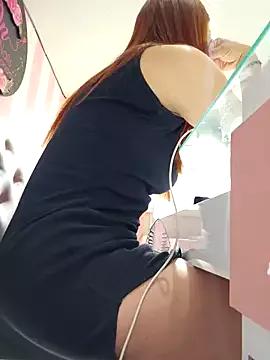 Discover our girls online shows and discover the company of countless livestreamers, with stunning shapes, sex toys and more.