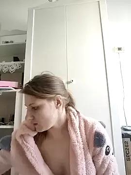 SandyCassie from StripChat is Freechat