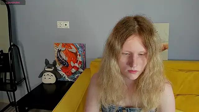Sansa_kisss from StripChat is Freechat