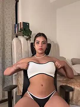Sara-Evans from StripChat
