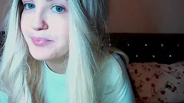 Sara4uu from StripChat