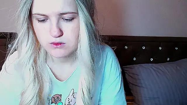 Sara4uu from StripChat