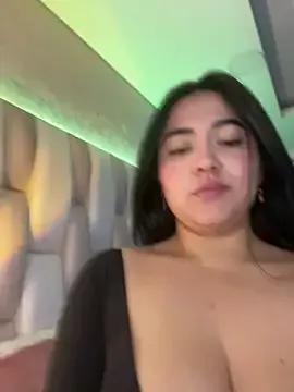Discover our girls online shows and discover the company of countless livestreamers, with stunning shapes, sex toys and more.