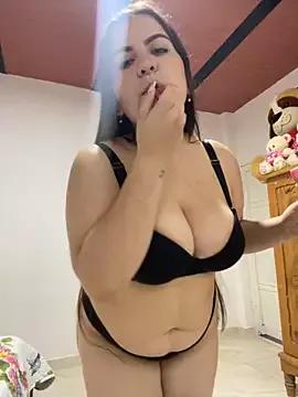 Discover our girls online shows and discover the company of countless livestreamers, with stunning shapes, sex toys and more.