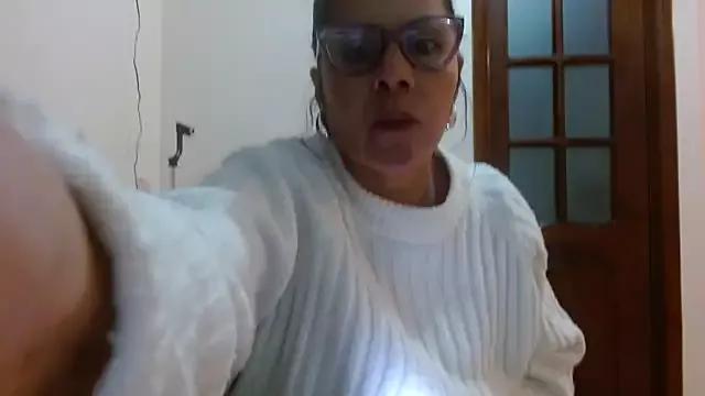 Sara_Brandon from StripChat