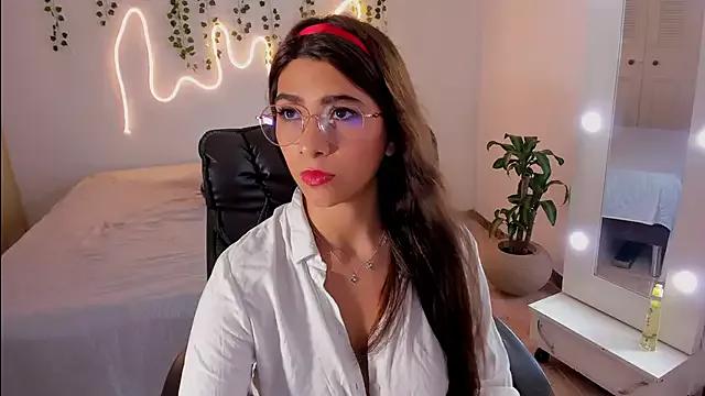 sara_doll77 from StripChat