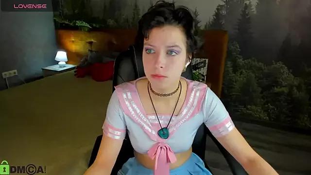 Discover our girls online shows and discover the company of countless livestreamers, with stunning shapes, sex toys and more.
