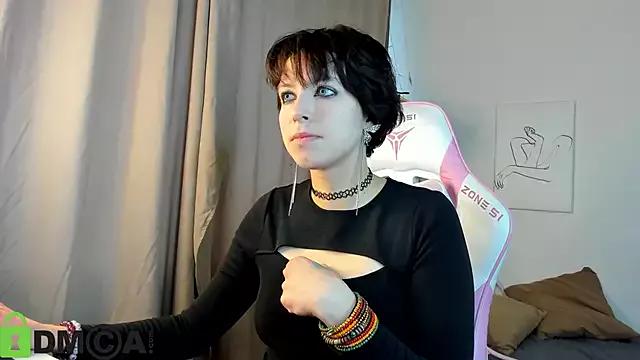 Discover our girls online shows and discover the company of countless livestreamers, with stunning shapes, sex toys and more.