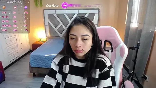 Discover our girls online shows and discover the company of countless livestreamers, with stunning shapes, sex toys and more.