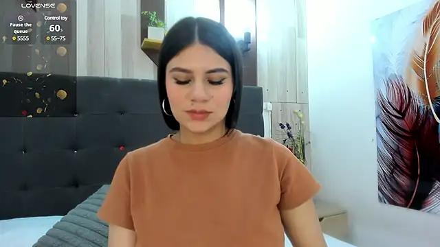 Discover our girls online shows and discover the company of countless livestreamers, with stunning shapes, sex toys and more.
