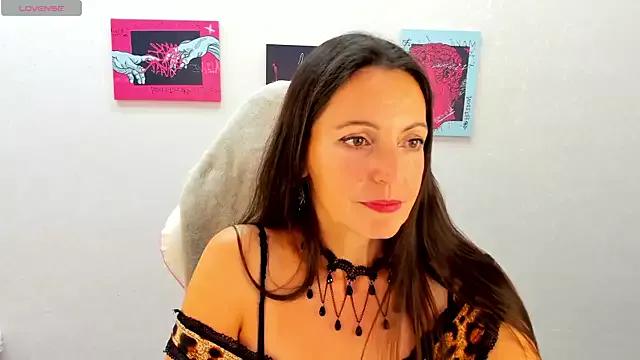 Sara_Leewis from StripChat