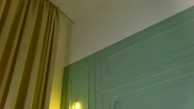 Sara_Lewiis from StripChat