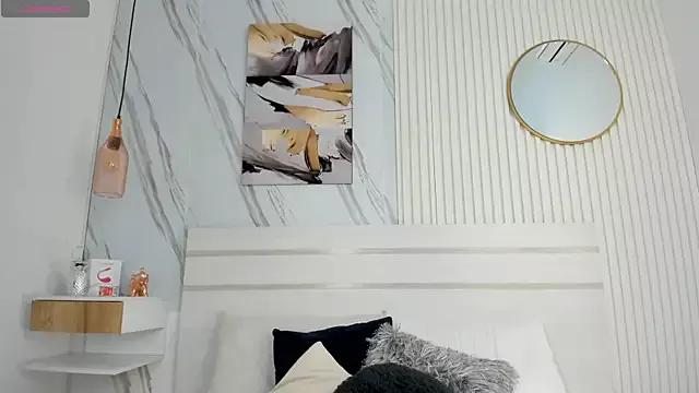 Sara_Lewwis from StripChat