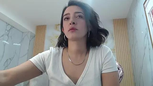 Discover our girls online shows and discover the company of countless livestreamers, with stunning shapes, sex toys and more.