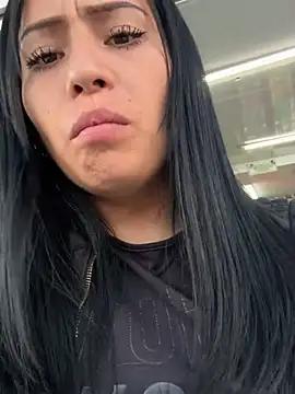 Discover our girls online shows and discover the company of countless livestreamers, with stunning shapes, sex toys and more.