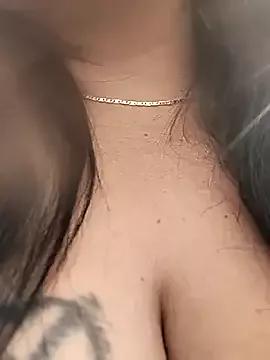 Discover our girls online shows and discover the company of countless livestreamers, with stunning shapes, sex toys and more.